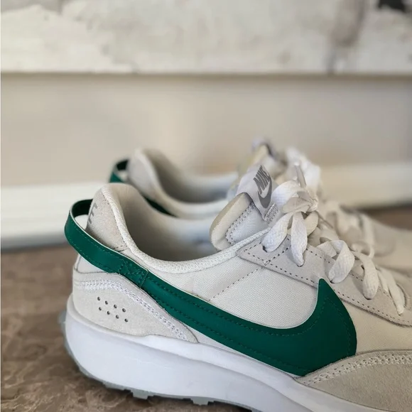 Nike Waffle Debut Sneakers – Summit White / Malachite Green (Women’s Size 8) - Picture 2 of 13